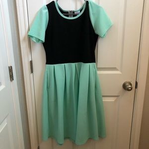 Mint and Black Amelia